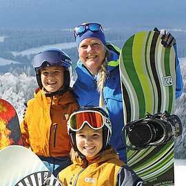 Ski- und Snowboardlehrerin mit Schüler ©Ski- und Snowboardschule Hochficht